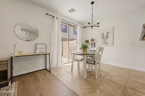 Dining - 2965 E Dunbar Dr, Phoenix, AZ 85042 photo 1 of 2