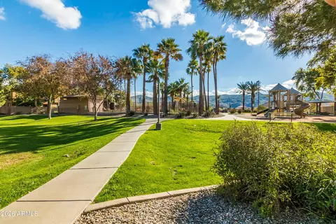 Exterior - 2965 E Dunbar Dr, Phoenix, AZ 85042 photo 8 of 12