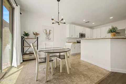 Dining - 2965 E Dunbar Dr, Phoenix, AZ 85042 photo 2 of 2