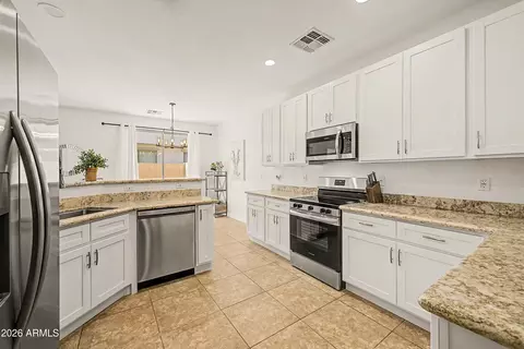 Kitchen - 2965 E Dunbar Dr, Phoenix, AZ 85042 photo 2 of 3