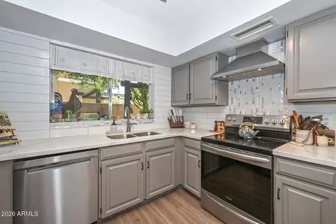 Kitchen - 6237 N 22nd Dr, Phoenix, AZ 85015 photo 2 of 5