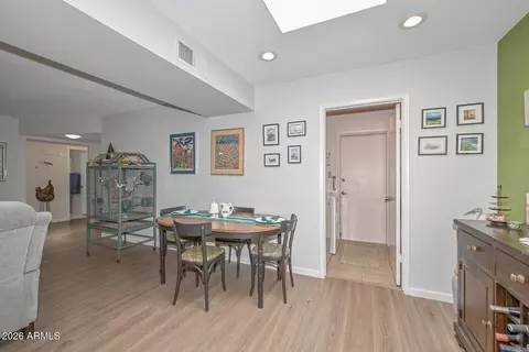 Dining - 6237 N 22nd Dr, Phoenix, AZ 85015 photo 3 of 3