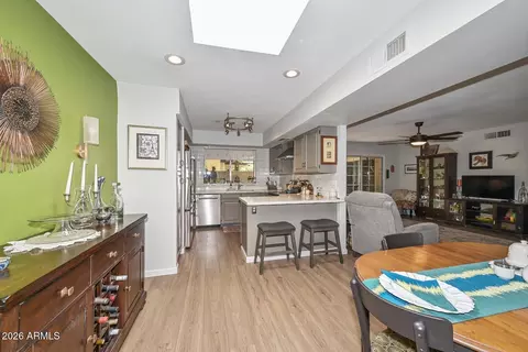 Dining - 6237 N 22nd Dr, Phoenix, AZ 85015 photo 1 of 3