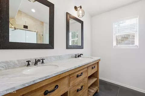 Bath - 2628 E Beverly Rd, Phoenix, AZ 85042 photo 1 of 3