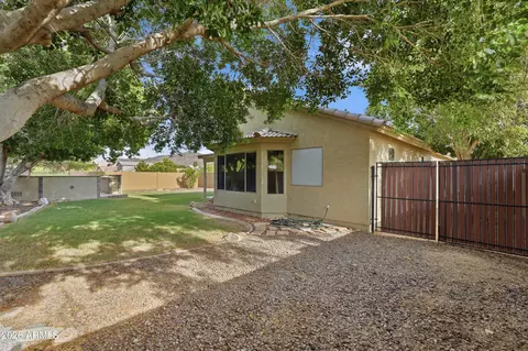 Exterior - 2628 E Beverly Rd, Phoenix, AZ 85042 photo 5 of 6