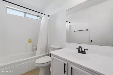 Bath - 2628 E Beverly Rd, Phoenix, AZ 85042 photo 3 of 3