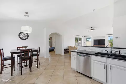 Kitchen - 2628 E Beverly Rd, Phoenix, AZ 85042 photo 1 of 2