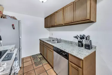 Kitchen - 4604 E Riverside St, Phoenix, AZ 85040 photo 2 of 5