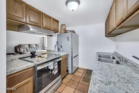 Kitchen - 4604 E Riverside St, Phoenix, AZ 85040 photo 3 of 5