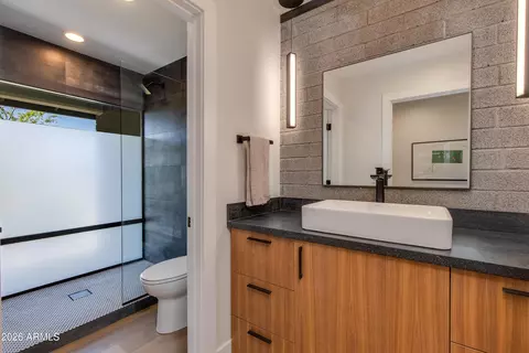 Bath - 2022 E Gardenia Ave, Phoenix, AZ 85020 photo 5 of 5