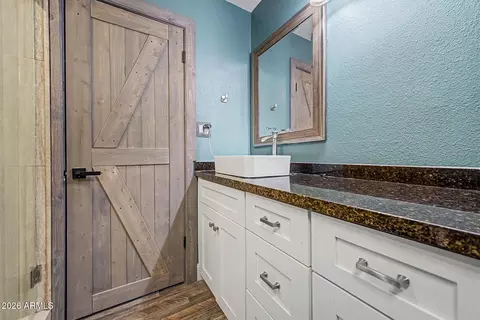 Bath - 2975 E Campbell Rd, Gilbert, AZ 85234 photo 3 of 4