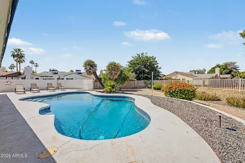 Exterior - 801 E Todd Dr, Tempe, AZ 85283 photo 3 of 4