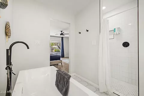 Bath - 801 E Todd Dr, Tempe, AZ 85283 photo 2 of 3