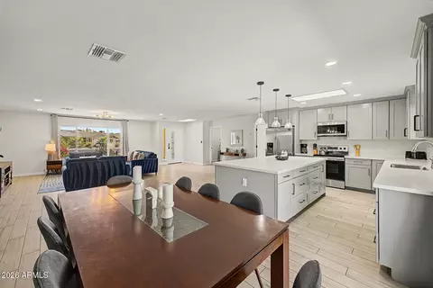 Dining - 801 E Todd Dr, Tempe, AZ 85283 photo 1 of 1