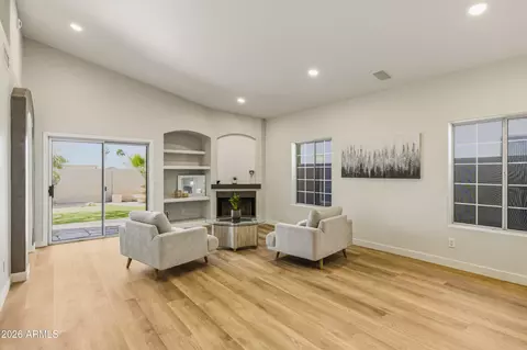 2907 E Nisbet Ct, Phoenix, AZ 85032
