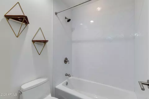 Bath - 3312 E Glenrosa Ave, Phoenix, AZ 85018 photo 4 of 4