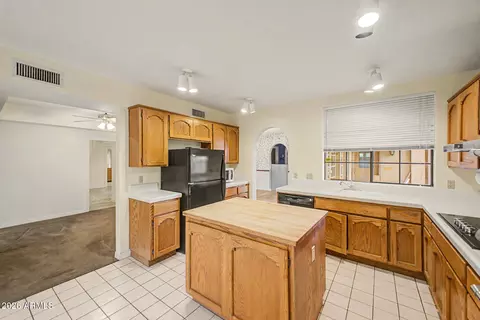 Kitchen - 1265 E Marconi Ave, Phoenix, AZ 85022 photo 4 of 5