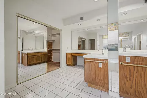 Bath - 1265 E Marconi Ave, Phoenix, AZ 85022 photo 2 of 6