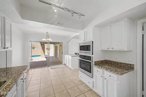 Kitchen - 2119 E Alameda Dr, Tempe, AZ 85282 photo 4 of 4