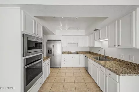 Kitchen - 2119 E Alameda Dr, Tempe, AZ 85282 photo 1 of 4
