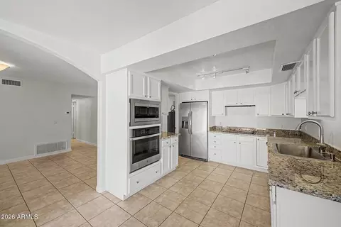 Kitchen - 2119 E Alameda Dr, Tempe, AZ 85282 photo 2 of 4