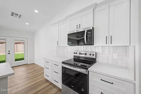 Kitchen - 2554 E Morgan Ct, Gilbert, AZ 85295 photo 2 of 3