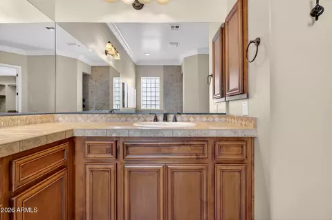 Bath - 4101 E Woodside Way, Gilbert, AZ 85297 photo 4 of 11