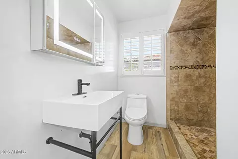 Bath - 3043 E Cypress St, Phoenix, AZ 85008 photo 2 of 2