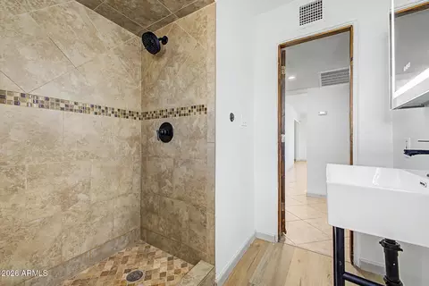 Bath - 3043 E Cypress St, Phoenix, AZ 85008 photo 3 of 3