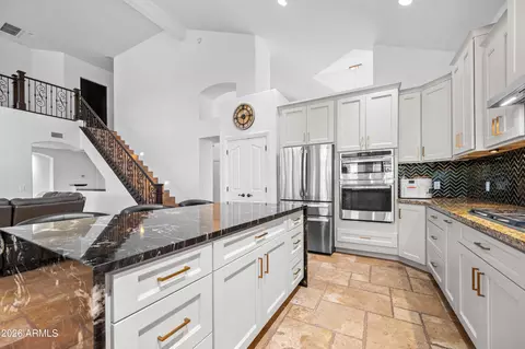 Kitchen - 1442 E Catamaran Dr, Gilbert, AZ 85234 photo 6 of 9