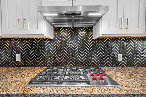 Kitchen - 1442 E Catamaran Dr, Gilbert, AZ 85234 photo 5 of 9