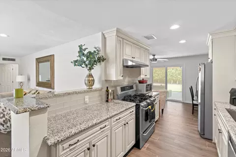 Kitchen - 3416 E Amelia Ave, Phoenix, AZ 85018 photo 1 of 3