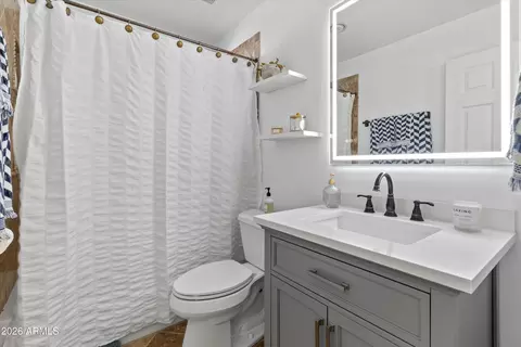 Bath - 3416 E Amelia Ave, Phoenix, AZ 85018 photo 2 of 2