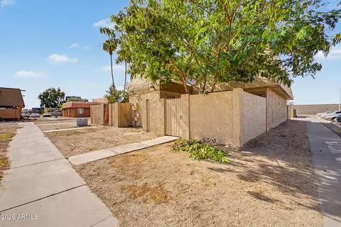 Exterior - 4016 S 44th Pl, Phoenix, AZ 85040 photo 4 of 5
