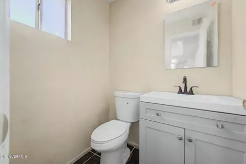 Bath - 4016 S 44th Pl, Phoenix, AZ 85040 photo 1 of 2