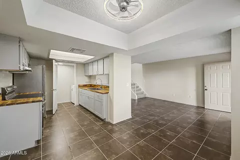 Kitchen - 4016 S 44th Pl, Phoenix, AZ 85040 photo 3 of 5