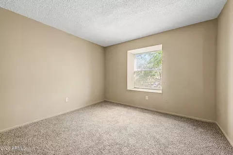 Bedroom - 4016 S 44th Pl, Phoenix, AZ 85040 photo 1 of 5
