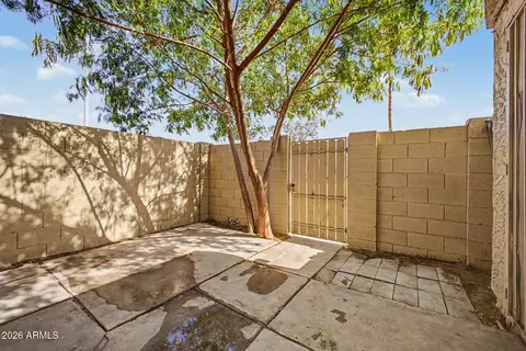 Exterior - 4016 S 44th Pl, Phoenix, AZ 85040 photo 2 of 5