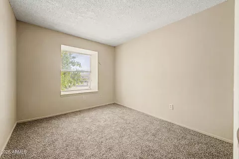 Bedroom - 4016 S 44th Pl, Phoenix, AZ 85040 photo 4 of 5