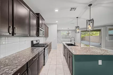 1041 W Glen Canyon Dr, San Tan Valley, AZ 85140