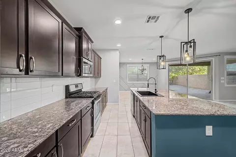 1041 W Glen Canyon Dr, San Tan Valley, AZ 85140