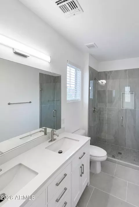 Bath - 856 S Colonial Dr, Gilbert, AZ 85296 photo 2 of 3