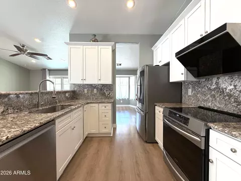 Kitchen - 329 W Brisa Dr, Gilbert, AZ 85233 photo 3 of 5