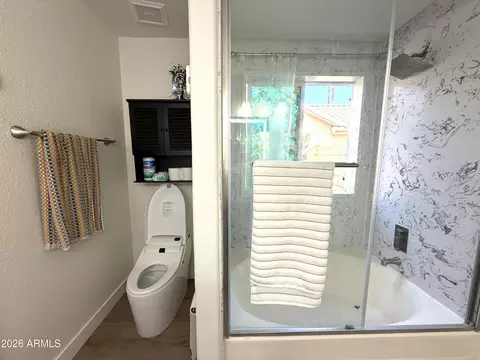 Bath - 329 W Brisa Dr, Gilbert, AZ 85233 photo 3 of 8