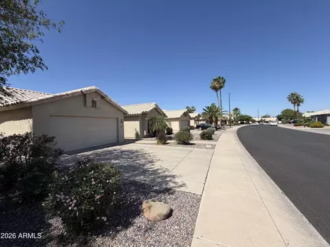 Exterior - 329 W Brisa Dr, Gilbert, AZ 85233 photo 7 of 8
