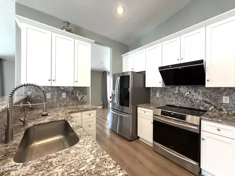Kitchen - 329 W Brisa Dr, Gilbert, AZ 85233 photo 2 of 5