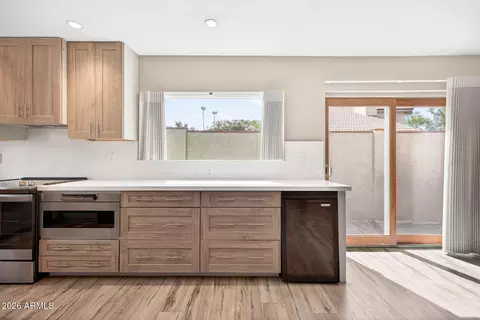 Kitchen - 975 E Lobster Trap Ln, Tempe, AZ 85283 photo 6 of 6