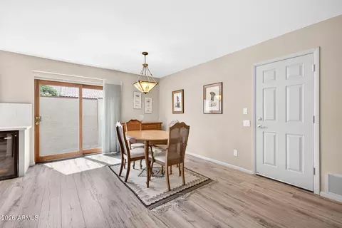 Dining - 975 E Lobster Trap Ln, Tempe, AZ 85283 photo 3 of 3