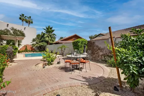 Exterior - 975 E Lobster Trap Ln, Tempe, AZ 85283 photo 10 of 11