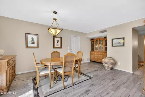 Dining - 975 E Lobster Trap Ln, Tempe, AZ 85283 photo 1 of 3